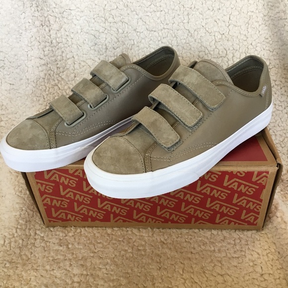 vans style 23 v skate shoe white